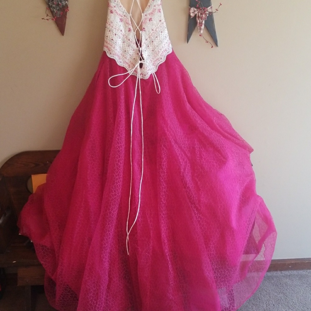 Prom dress - Picture 2 of 5